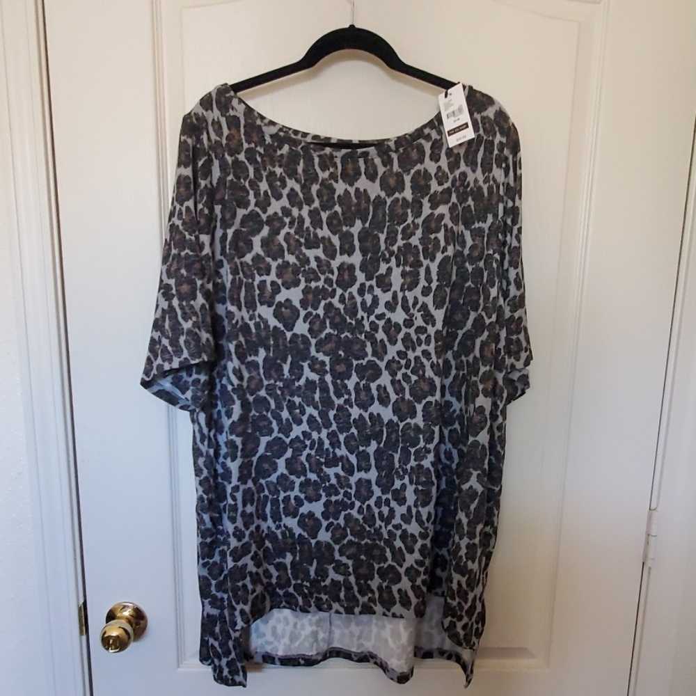 Grey leopard print top